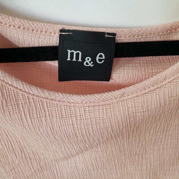 Lightweight pink peach 3/4 sleeve women's flowy ruffle top, size L, m & e brand - Picture 5 of 10